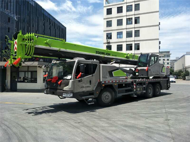 平原县跨街广告牌的高空安装注意事项